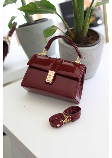 Kadın Bordo Rugan Toka Detaylı Zincirli El Omuz Çantası modelleri