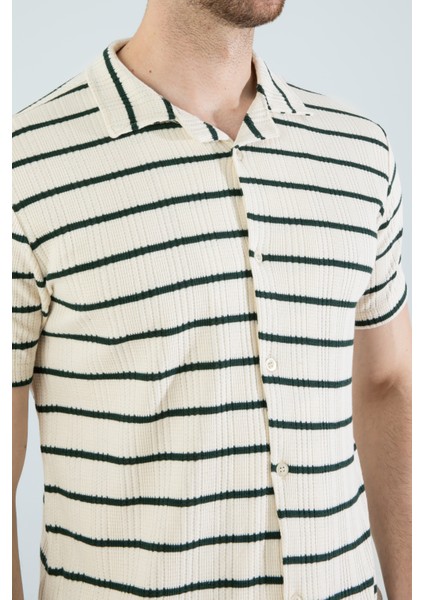 Erkek Slim Fit Kesim Enine Çizgili Keten Karışımlı Apaş Yaka Kısa Kol Gömlek indirimleri