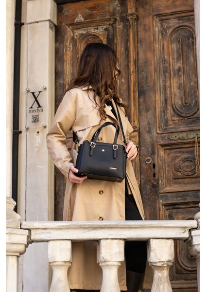 Kadın Uzun Askılı 4 Bölmeli Gold Aksesuarlı Sade Şık Siyah Mat Omuz ve El Çantası fiyatları