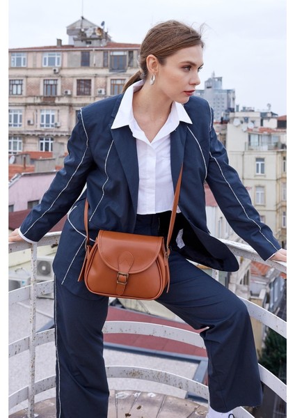 Taba Kadın Büyük Boy Kapaklı Çapraz Askılı Çanta fiyatları