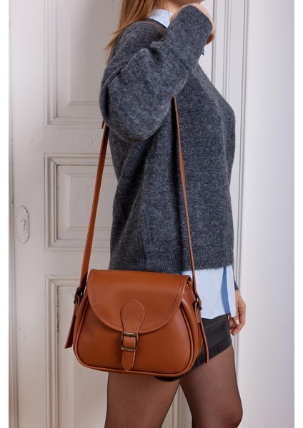 Taba Kadın Büyük Boy Kapaklı Çapraz Askılı Çanta modelleri