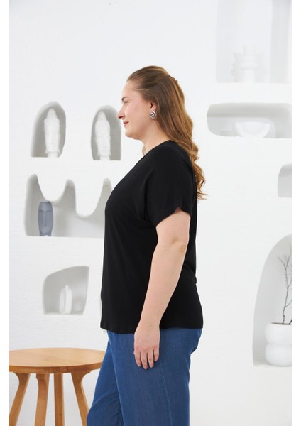 Yaka Tül ve Taş Detaylı Büyük Beden Tişört Siyah fiyatları