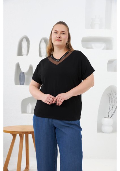 Yaka Tül ve Taş Detaylı Büyük Beden Tişört Siyah modelleri