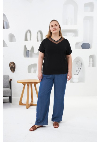 Yaka Tül ve Taş Detaylı Büyük Beden Tişört Siyah fırsatları