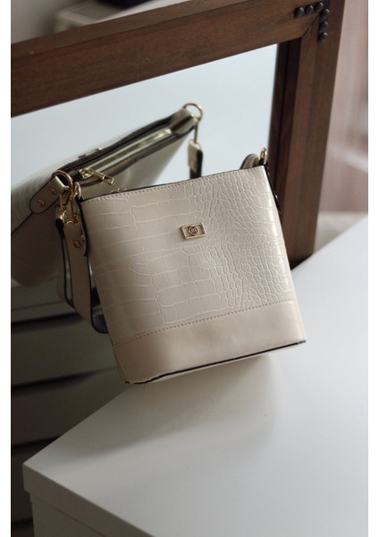 Kadın Krem Askılı Omuz Çantası modelleri