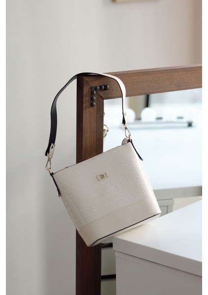 Kadın Krem Askılı Omuz Çantası fırsatları