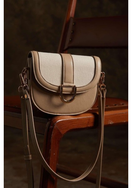 Kanvas Detaylı Tokalı Çanta Bej