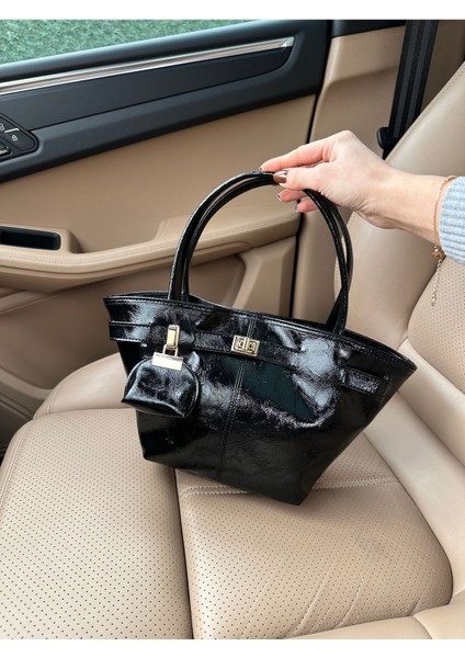 Kadın Charm Detaylı Siyah Kırışık Rugan Deri Mıknatıs Kapamalı El Ve Omuz Çantası Samira