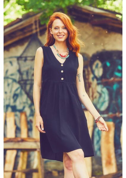 V Yaka Düğme Detaylı Kolsuz Otantik Elbise