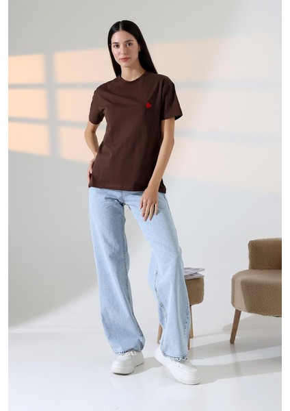 Kadın Kalp Nakışlı Bisiklet Yaka T-Shirt