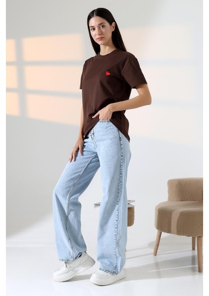 Kadın Kalp Nakışlı Bisiklet Yaka T-Shirt fiyatları