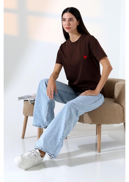 Kadın Kalp Nakışlı Bisiklet Yaka T-Shirt fırsatları