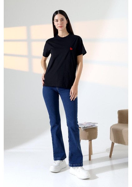 Kadın Kalp Nakışlı Bisiklet Yaka T-Shirt fiyatları