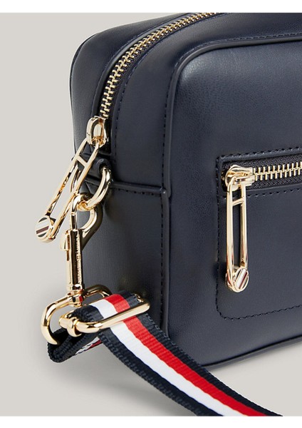 Kadın Deri Logolu Ayarlanabilir Askılı Günlük Kullanıma Uygun Lacivert Omuz Çantası - Şık Tasarım modelleri