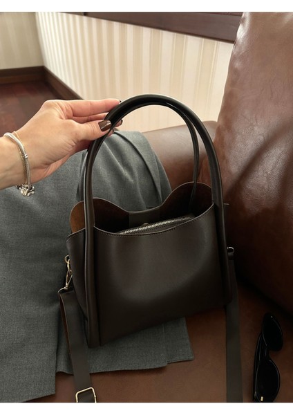 Kadın Üç Bölmeli Özel Tasarım Çıkarılabilir Makyaj Çantalı Kahve Deri El Ve Omuz Çantası Rain