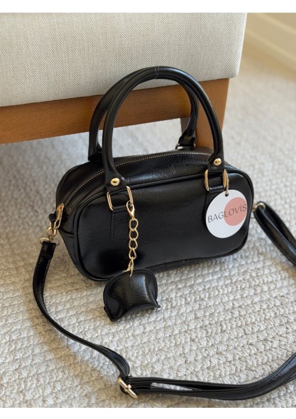 Minik Deri Charm Detaylı Küçük Siyah Kadın Omuz Çantası