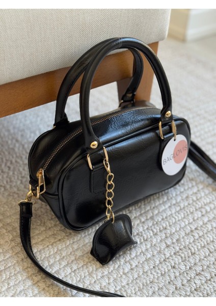 Minik Deri Charm Detaylı Küçük Siyah Kadın Omuz Çantası fiyatları