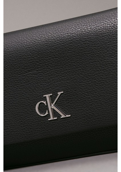 Mınımal Monogram Shoulder Pouch