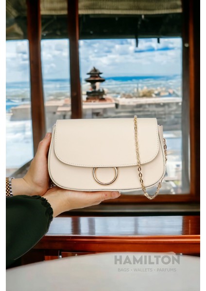 Orijinal Kadın Çapraz Zincir Askılı Yumuşak Deri Dokulu Detaylı Tek Gözlü Şık Krem Omuz Çantası