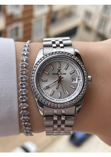 Gümüş Renk Kadın Kol Saati ve Hediye Bileklik modelleri