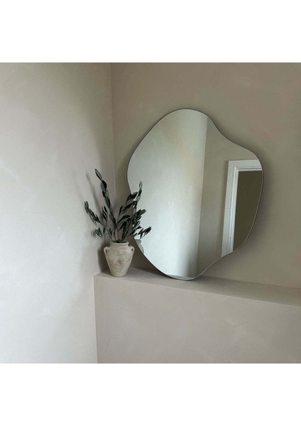 70 x 63 cm Asimetrik Çerçevesiz Dekora Aynası