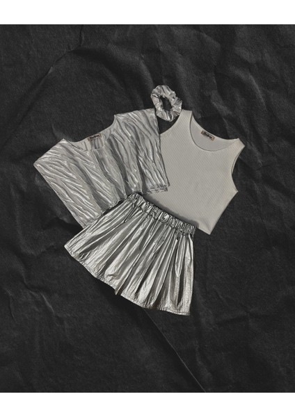 Gümüş Metalik 3 Parça Set, Beyaz Atlet, Kolsuz Üst ve Etek Takım, Saç Tokası Dahil fiyatları