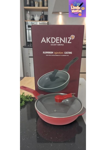 28 cm Cam Kapaklı Kırmızı Döküm Derin Tava