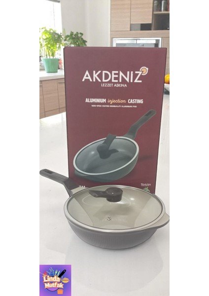 28 cm Cam Kapaklı Kırmızı Döküm Derin Tava