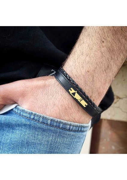 14 Ayar Plakalı Altın Üçgen Detaylı Dikdörtgen Motifli Özgün Derili Erkeklere Özel Harf Bilekliği-390Harf-Siyah modelleri