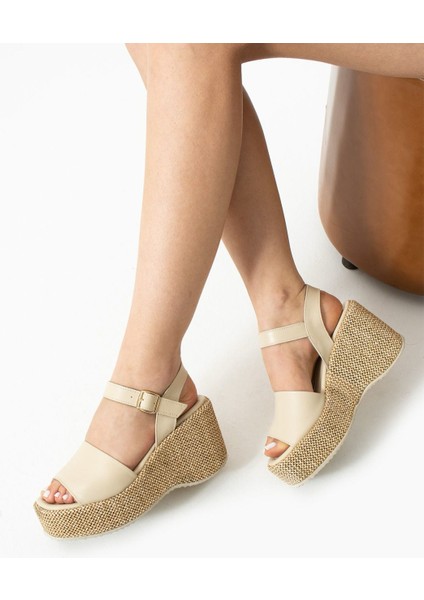 Plaza Deri Dolgu Topuk Hasır Sandalet Krem modelleri