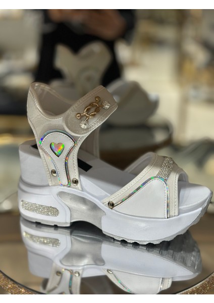 Tora Kristal Taşlı Yüksek Taban Sandalet Beyaz