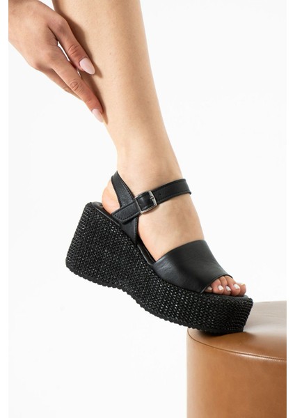 Plaza Deri Dolgu Topuk Hasır Sandalet Siyah fiyatları