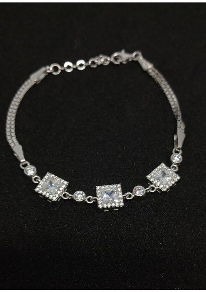 Kare Taşlı Şık Gümüş Bileklik - Modern ve Zarif Takı fiyatları