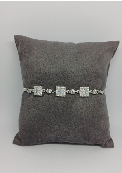 Kare Taşlı Şık Gümüş Bileklik - Modern ve Zarif Takı modelleri