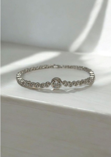 925 Ayar Gümüş Su Yolu Bileklik - Zirkon Taşlı, Orta Taşlı, Şık ve Zarif Kadın Bileklik (7,60 Gr.)