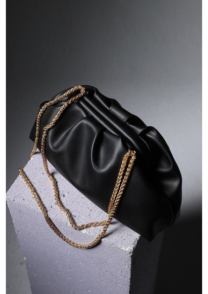 Siyah Kadın Zincirli Omuz Çantası