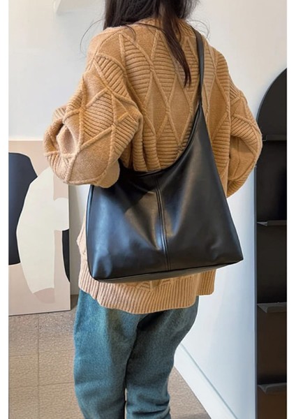 Kadın Siyah Çıt Çıt Kapamalı Astarlı Omuz Çantası modelleri