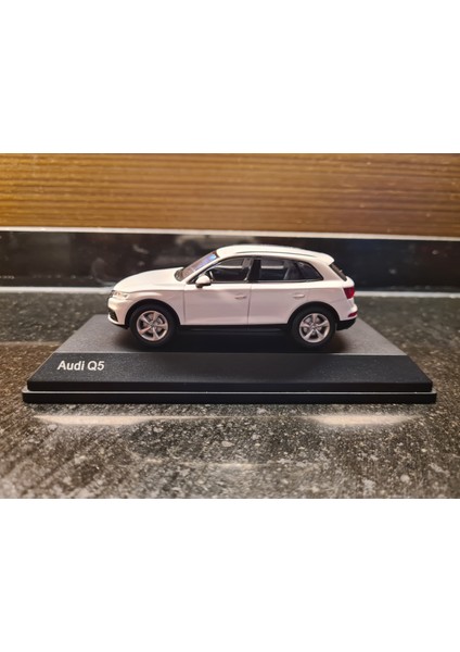 1/43 Audi Q5 2016