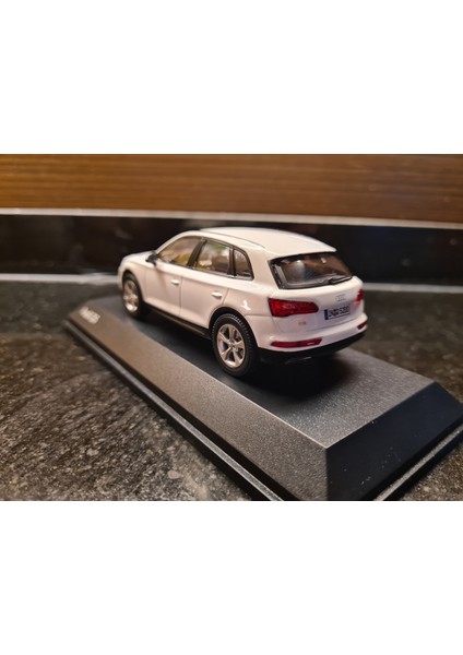 1/43 Audi Q5 2016