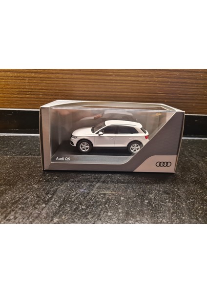 1/43 Audi Q5 2016