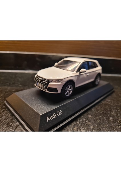 1/43 Audi Q5 2016