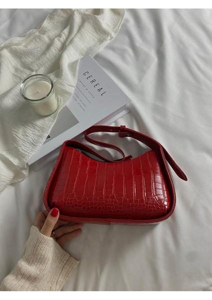 Kadın Kroko Desenli Kırmızı Baget Çanta