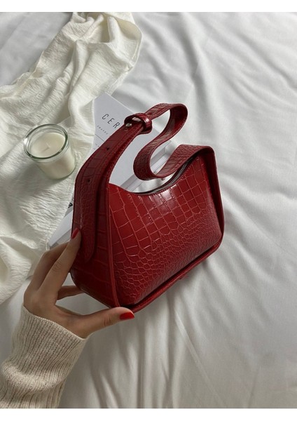 Kadın Kroko Desenli Kırmızı Baget Çanta fiyatları