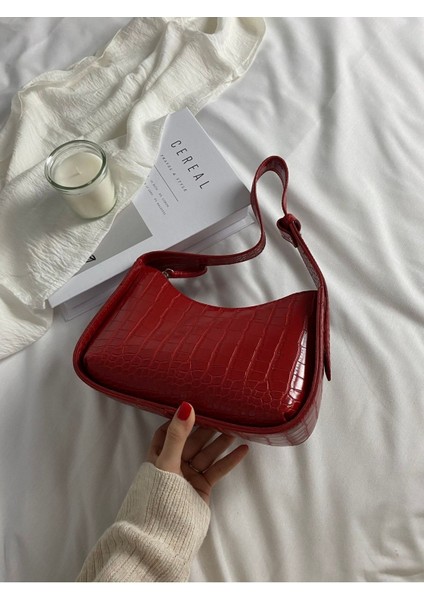 Kadın Kroko Desenli Kırmızı Baget Çanta fırsatları