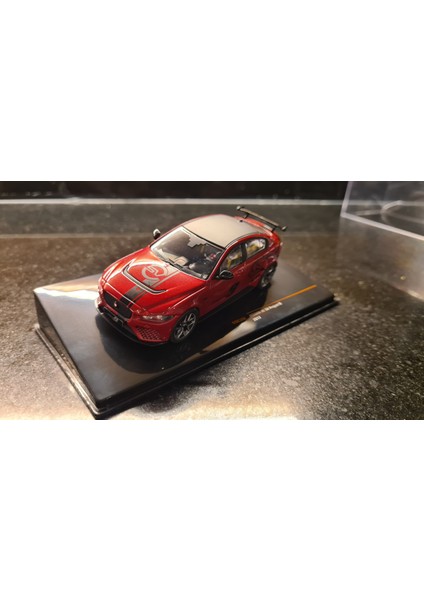 1/43 Jaguar Xe Sv Project 8 2017