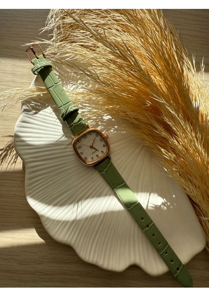 Retro Minimal Hasır Kordon Vintage Kadın Kol Saati