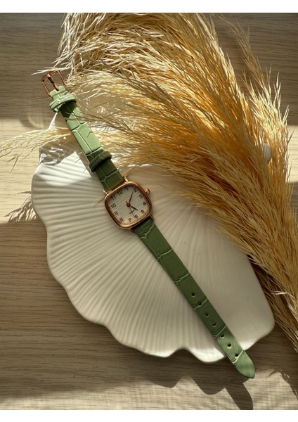 Retro Minimal Hasır Kordon Vintage Kadın Kol Saati