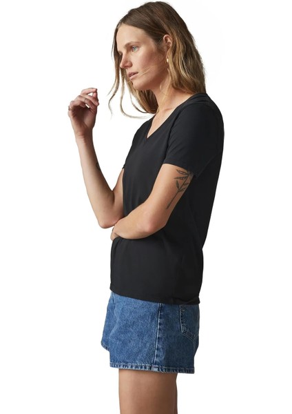 Premium Kadın Ess Logo V Yaka Tee T-Shirt Irina fiyatları
