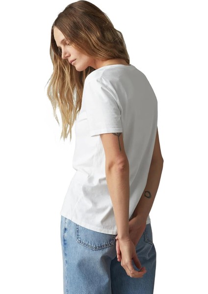 Premium Kadın Ess Logo V Yaka Tee T-Shirt Irina fiyatları