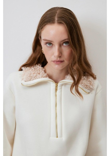 Yakası Kürklü Sweatshirt Bej